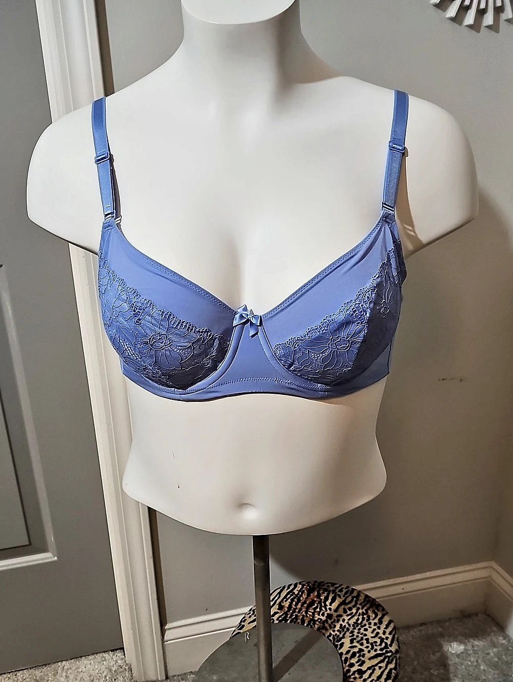 Torrid Unlined Balconnet Blue Lace Bra Like New